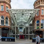 Stylish & Spacious - Prime Briggate Location -walk Everywhere Appartamento