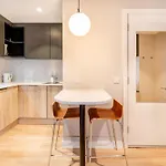 Stylish & Spacious - Prime Briggate Location -walk Everywhere Lägenhet