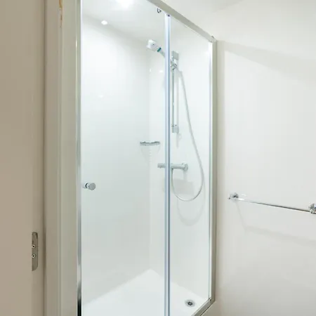 Stylish & Spacious - Prime Briggate Location -walk Everywhere * Leeds (West Yorkshire)