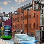 Апартаменти Stylish & Spacious - Prime Briggate Location -walk Everywhere