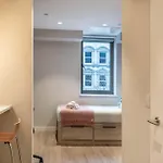 Апартаменти Stylish & Spacious - Prime Briggate Location -walk Everywhere *